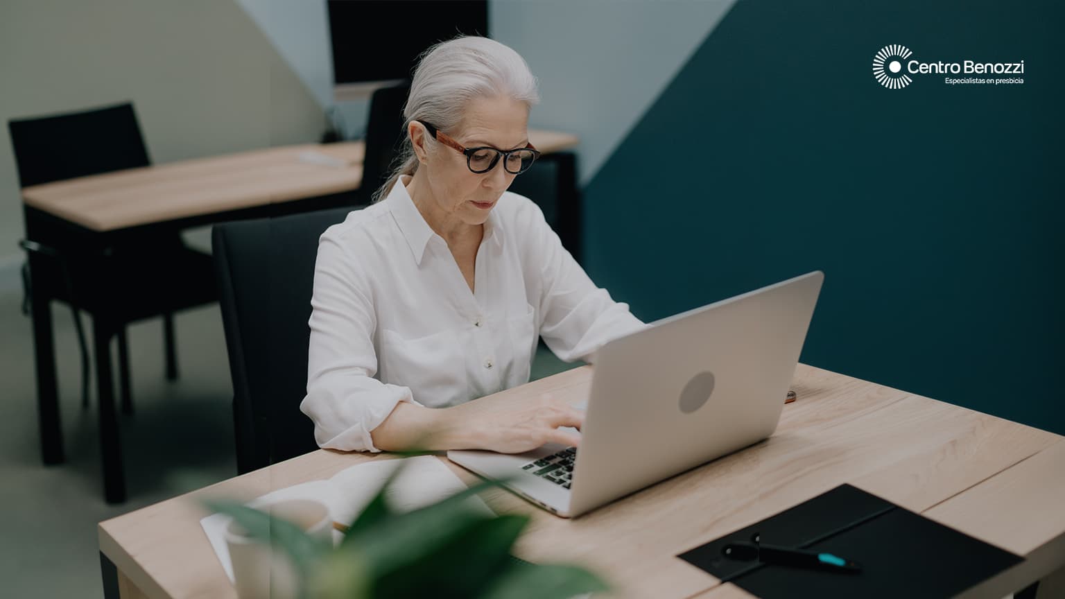 Presbicia y productividad laboral : el impacto real en tu trabajo